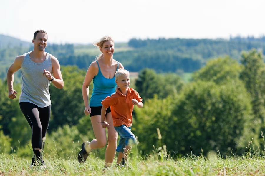 Family-Exercise-and-Healthy-Ideas-for-Every-Season (1)